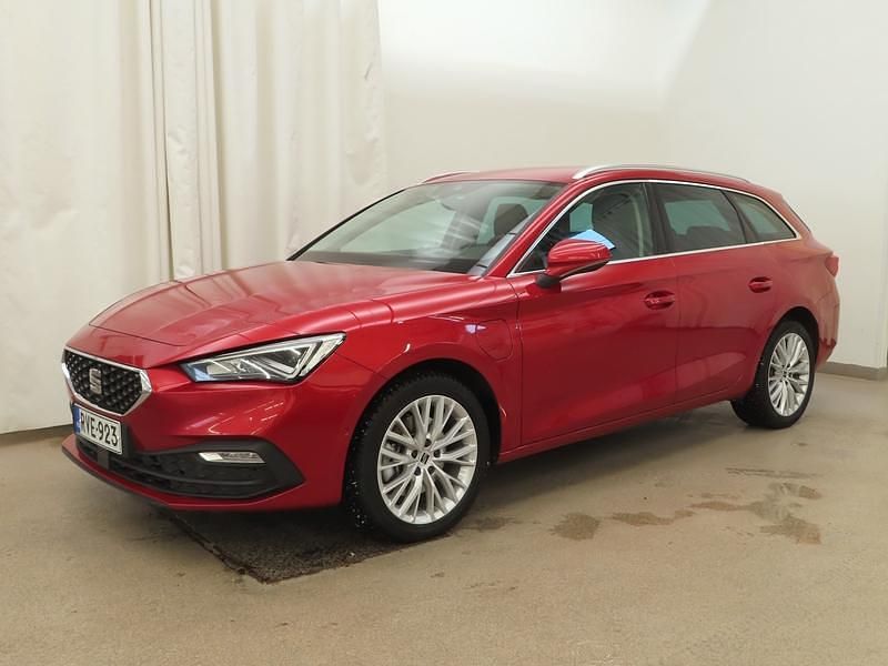 Käytetty Seat Leon XCELLENCE 204 HP (150 kW) 2023 Punainen Farmari