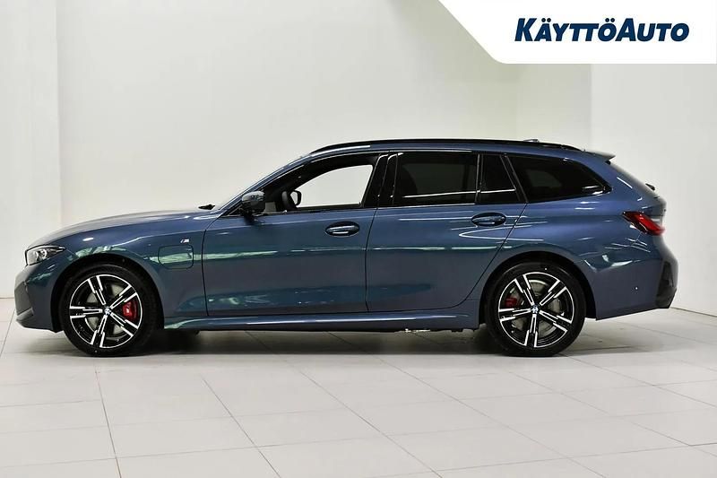 Uusi BMW 330e M Sport 292 HP (214 kW) 2026 Artic race blue meta Farmari