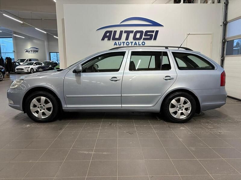 Käytetty Skoda Octavia Elegance 160 HP (117 kW) 2011 Sininen Farmari