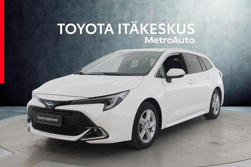 Valkoinen Käytetty 2023 Toyota Corolla Edition Farmari | 28 490 € (Perustarjous) - Kuva 1/4