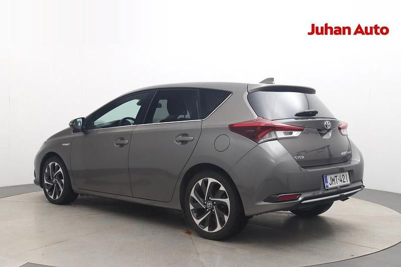 Käytetty Toyota Auris Hybrid Active 99 HP (72 kW) 2017 Harmaa Viistoperä