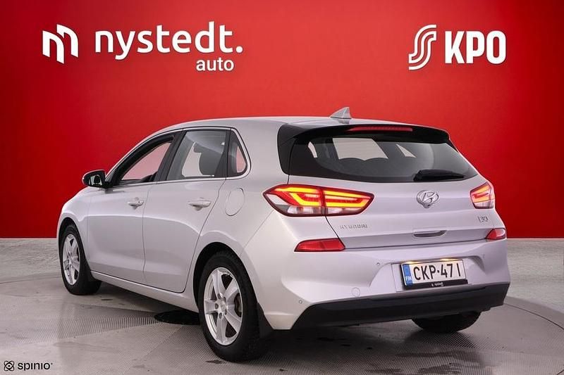 Käytetty Hyundai i30 Comfort 140 HP (102 kW) 2018 Hopea Viistoperä