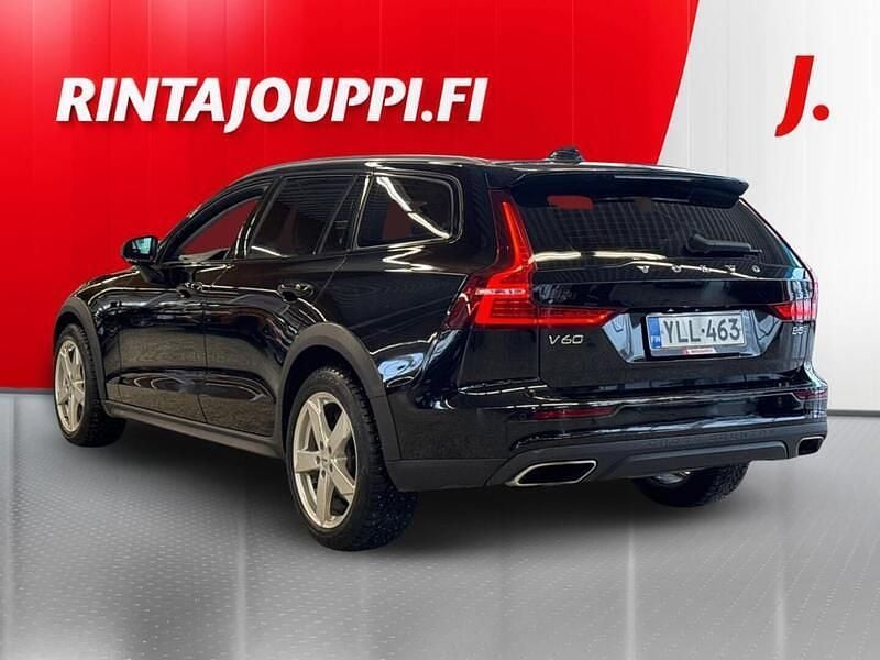 Käytetty Volvo V60 CC Business Edition 250 HP (183 kW) 2022 Musta Farmari