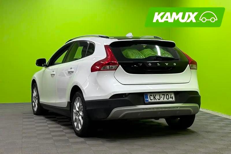 Käytetty Volvo V40 CC Summum 120 HP (88 kW) 2017 Valkoinen Farmari