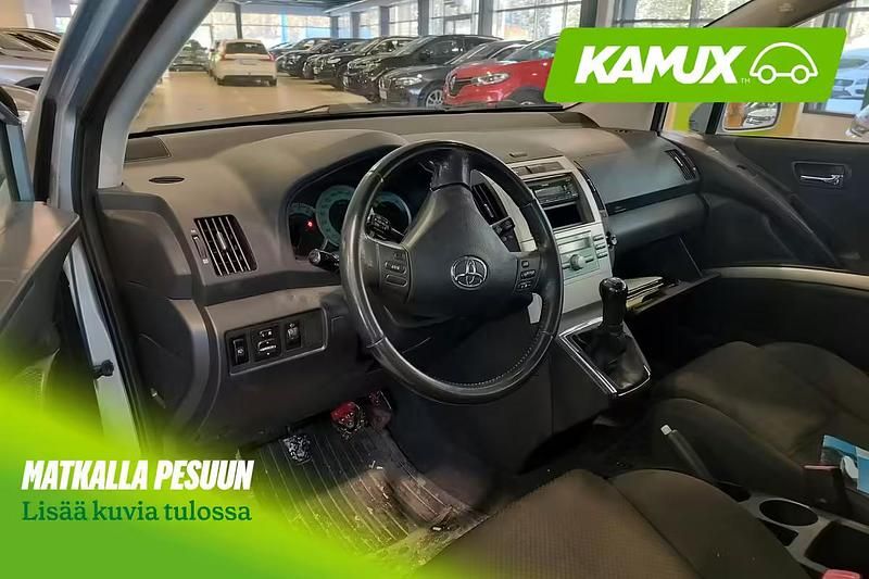 Käytetty Toyota Corolla Verso Business Edition 2004 Tila-auto