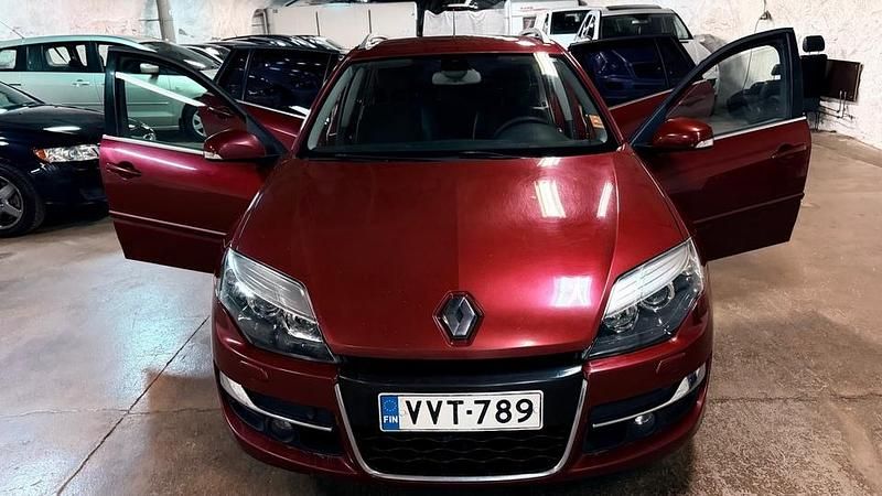 Käytetty Renault Laguna III Dynamique 110 HP (80 kW) 2011 Farmari