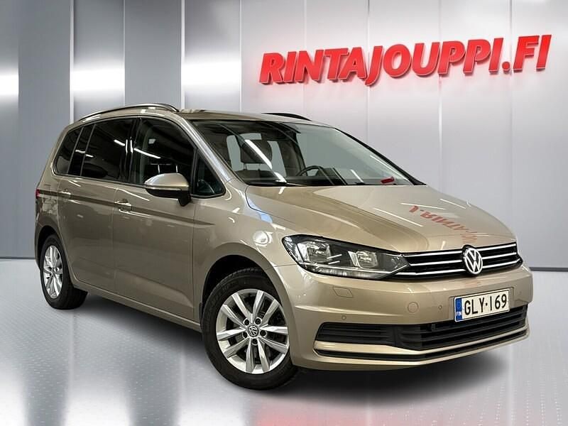 Ruskea Käytetty 2016 VW Touran Comfortline Tila-auto | 11 299 € - Kuva 1/4