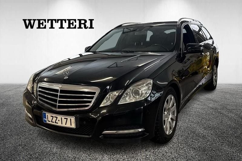 Käytetty Mercedes E200 Avantgarde 136 HP (100 kW) 2013 Musta Farmari