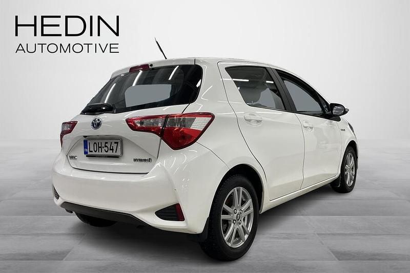Käytetty Toyota Yaris Hybrid Edition 73 HP (53 kW) 2017 Valkoinen Viistoperä
