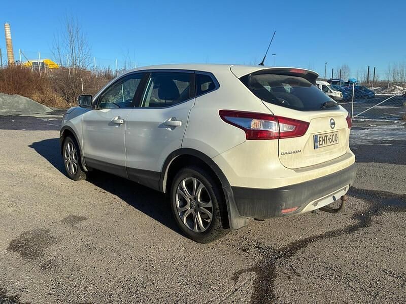 Käytetty Nissan Qashqai Acenta 163 HP (119 kW) 2016 Katumaasturi