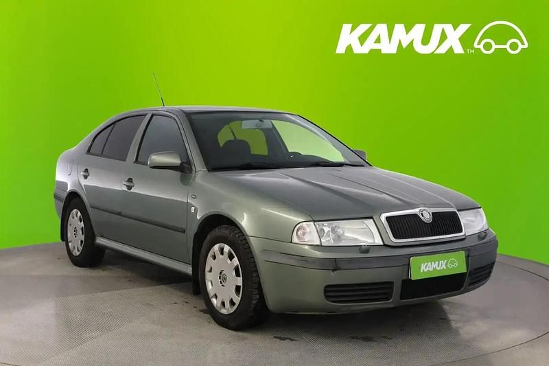 Vihreä Käytetty 2003 Skoda Octavia Ambiente Sedan | 990 € - Kuva 1/4