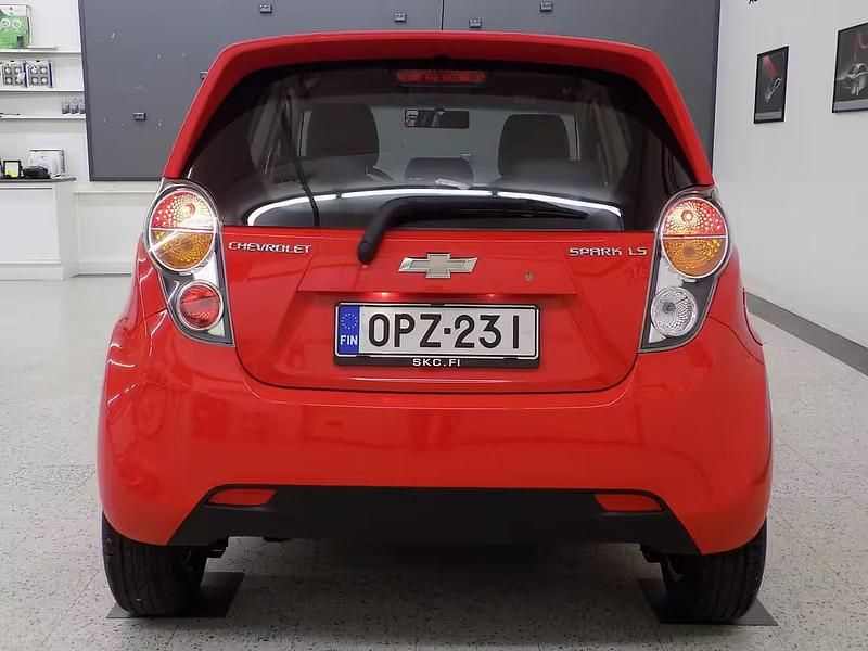 Käytetty Chevrolet Spark LS 2010 Punainen Viistoperä