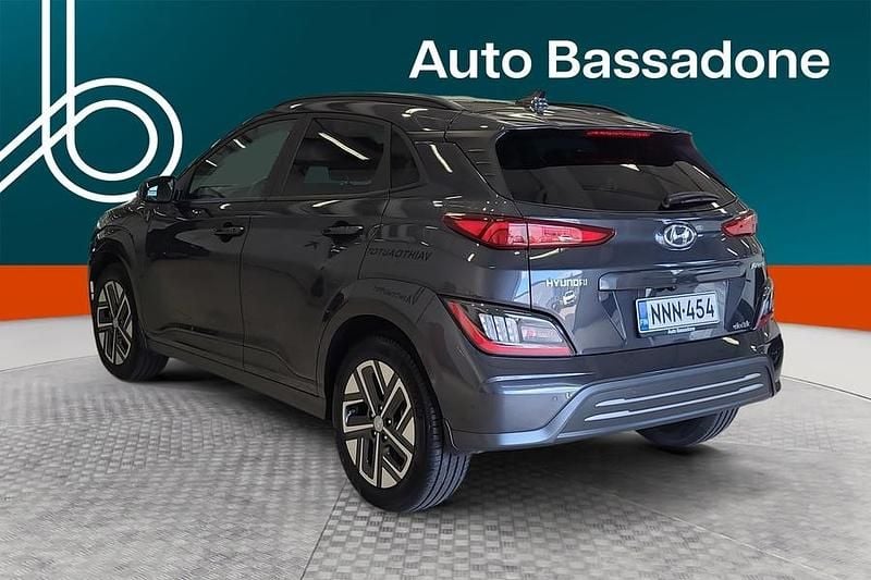 Käytetty Hyundai Kona Limited 100 kW (136 HP) 2023 Harmaa Katumaasturi