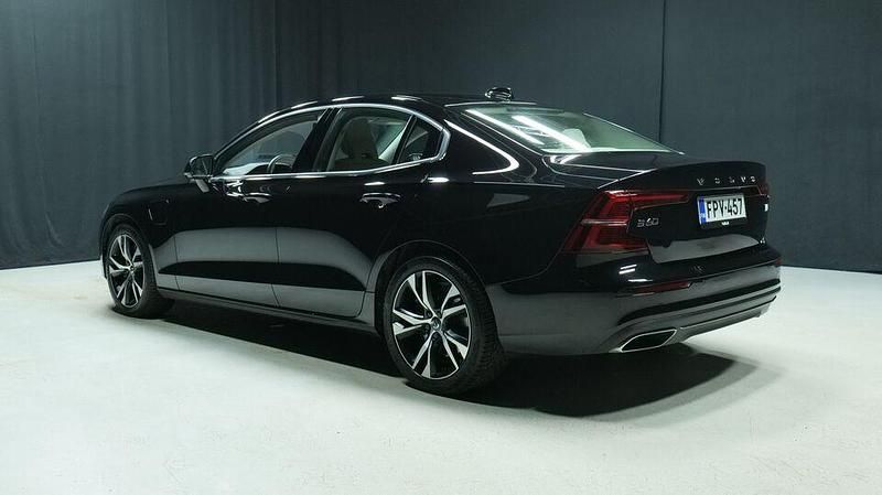 Käytetty Volvo S60 Business Edition 392 HP (288 kW) 2021 Musta Sedan
