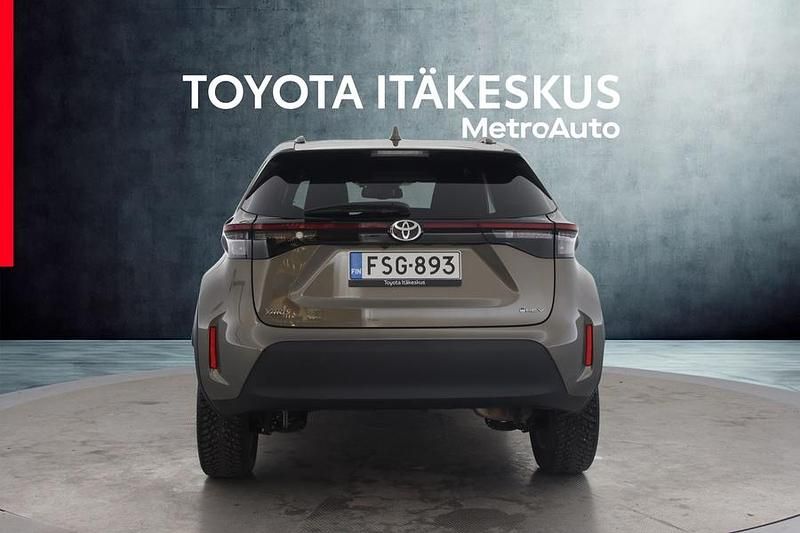 Käytetty Toyota Yaris Cross 116 HP (85 kW) 2024 Ruskea (beige) Katumaasturi