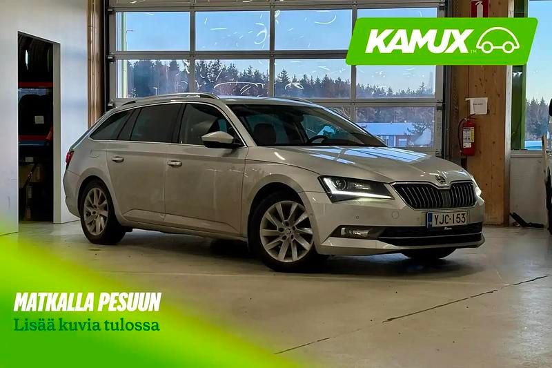 Hopea / harmaa Käytetty 2017 Skoda Superb Elegance Farmari | 14 990 € (Perustarjous) - Kuva 1/4
