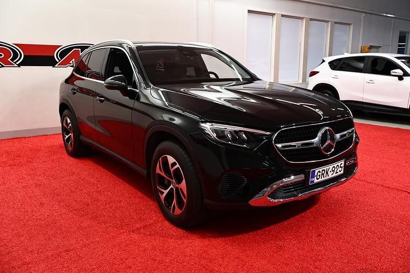 Käytetty Mercedes GLC400d Advanced 252 HP (185 kW) 2023 Musta Farmari