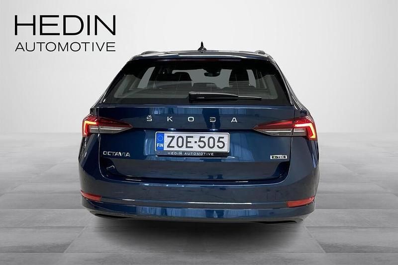 Käytetty Skoda Octavia Ambition 150 HP (110 kW) 2022 Sininen Farmari