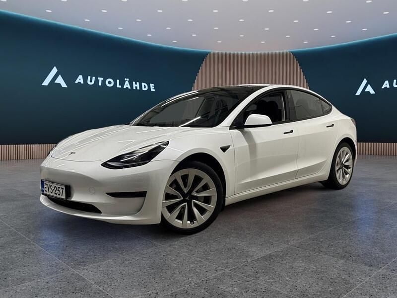 Käytetty 2022 Tesla Model 3 Standard Range Plus Sedan | 29 870 € (Perustarjous) - Kuva 1/3