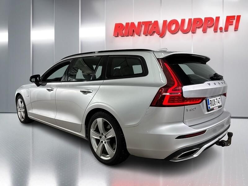 Käytetty Volvo V60 R-Design 392 HP (288 kW) 2020 Farmari