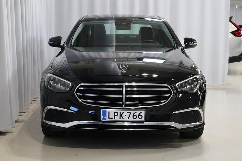 Käytetty Mercedes E300 Avantgarde 211 HP (155 kW) 2021 Musta Sedan