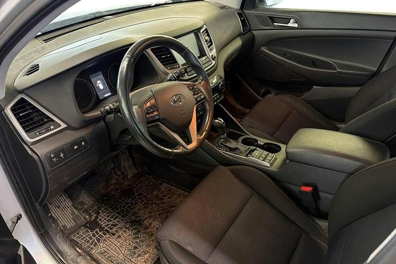 Käytetty Hyundai Tucson Style 174 HP (127 kW) 2017 Hopea Katumaasturi