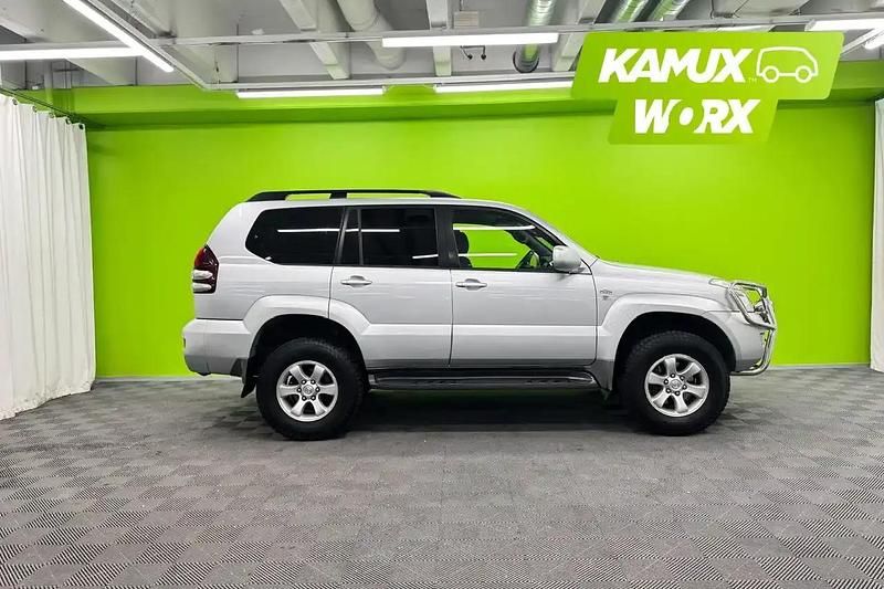 Käytetty Toyota Land Cruiser 166 HP (122 kW) 2005 Hopea / harmaa Katumaasturi