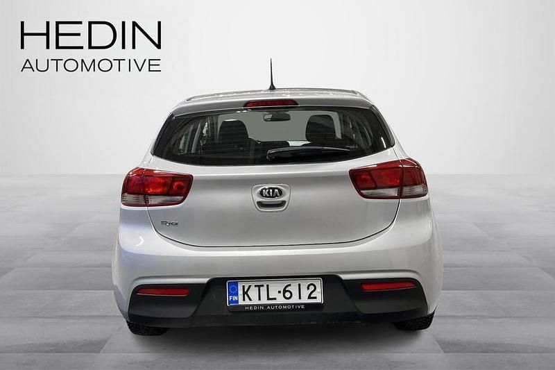 Käytetty Kia Rio LX 83 HP (61 kW) 2018 Hopea Viistoperä