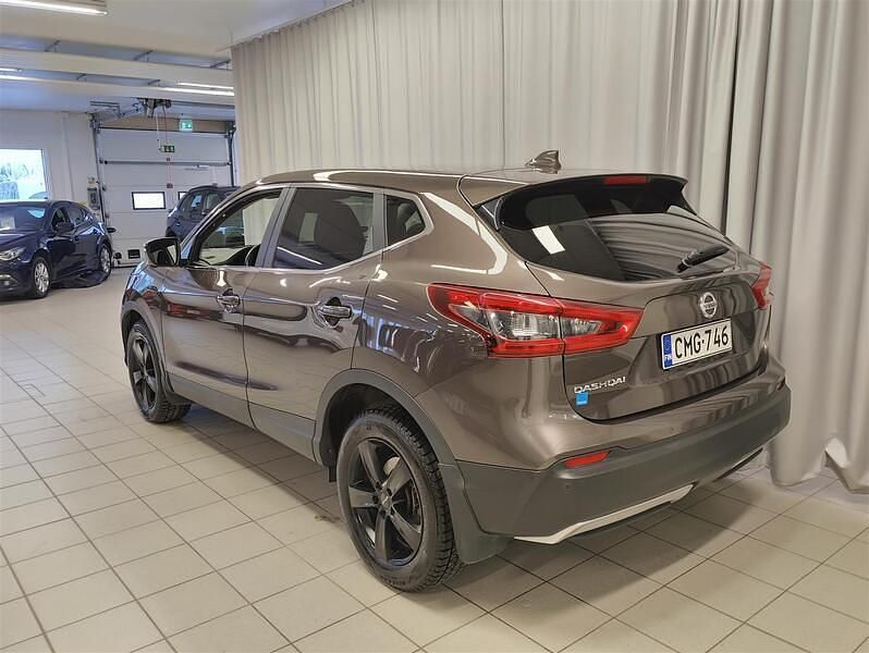 Käytetty Nissan Qashqai N-Connecta 159 HP (116 kW) 2019 Ruskea Katumaasturi