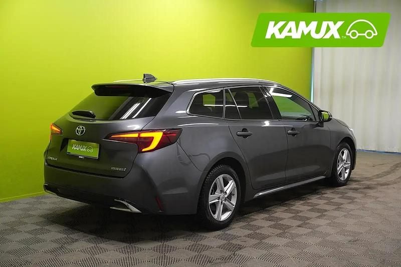 Käytetty Toyota Corolla Edition 140 HP (102 kW) 2023 Hopea / harmaa Farmari