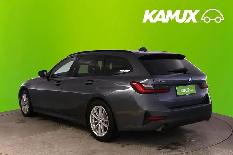 Käytetty BMW 330e Sport Line 292 HP (214 kW) 2020 Hopea / harmaa Farmari