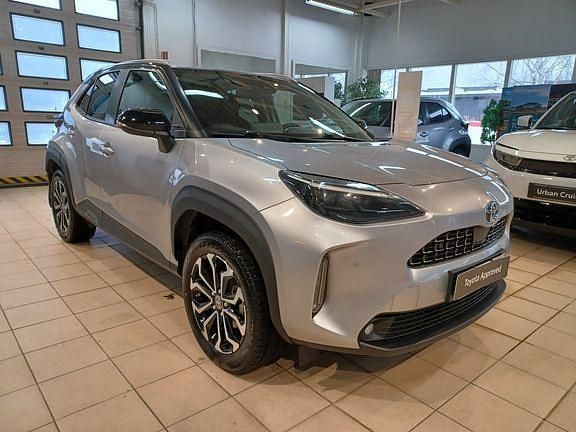 Käytetty Toyota Yaris Cross Business Edition 114 HP (83 kW) 2022 Hopea Katumaasturi