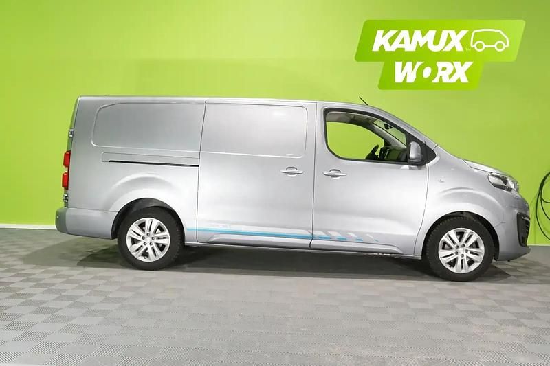 Käytetty Peugeot Expert Sport 122 HP (89 kW) 2020 Hopea / harmaa Van