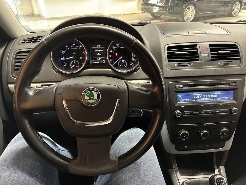 Käytetty Skoda Yeti Adventure 105 HP (77 kW) 2011 Katumaasturi