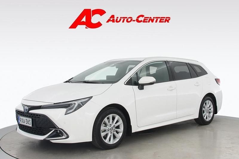 Valkoinen Käytetty 2024 Toyota Corolla Anniversary Farmari | 32 990 € (Hieman kallis) - Kuva 1/4