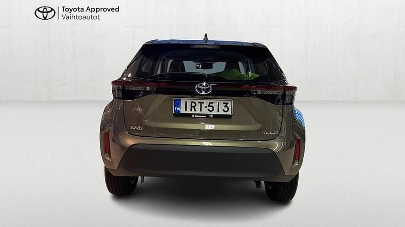 Käytetty Toyota Yaris Cross Active 116 HP (85 kW) 2024 Ruskea Katumaasturi