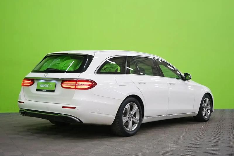 Käytetty Mercedes E220 Business 194 HP (142 kW) 2018 Valkoinen Farmari