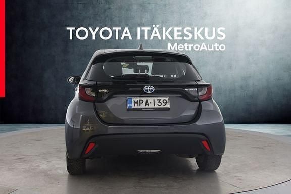 Käytetty Toyota Yaris Active 114 HP (83 kW) 2023 Harmaa Viistoperä