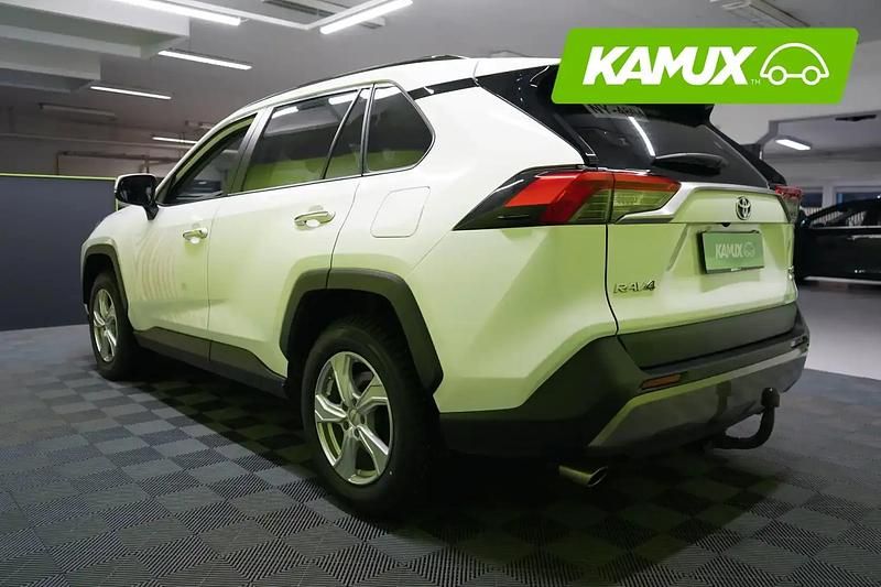 Käytetty Toyota RAV4 Hybrid Comfort 178 HP (130 kW) 2022 Valkoinen Katumaasturi
