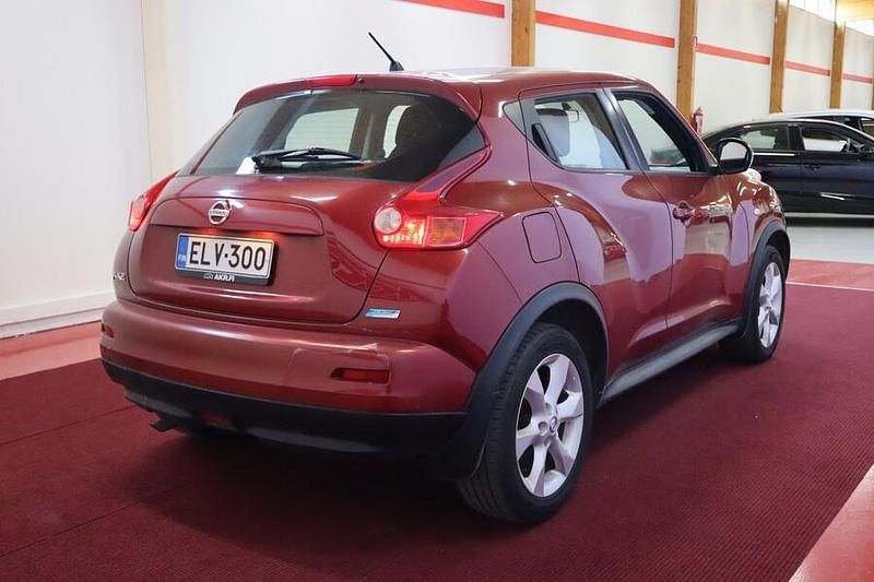 Käytetty Nissan Juke Acenta 159 HP (116 kW) 2011 Punainen Katumaasturi