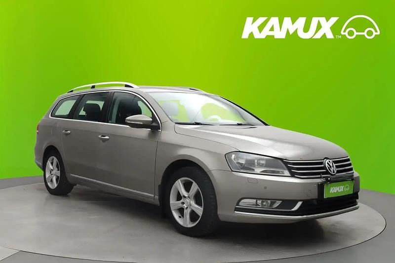 Keltainen / beige Käytetty 2013 VW Passat Comfortline Farmari | 2 499 € (Perustarjous) - Kuva 1/4