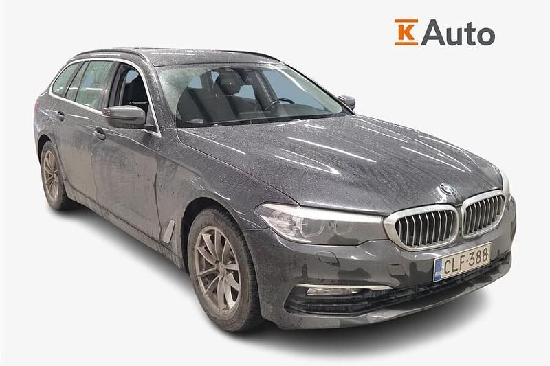 Harmaa Käytetty 2018 BMW 520 Farmari | 21 890 € (Perustarjous) - Kuva 1/3
