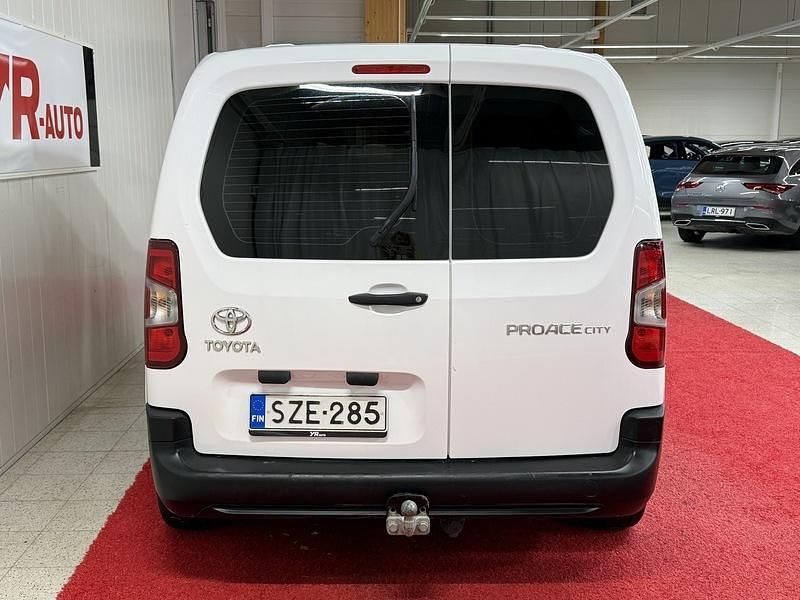 Käytetty Toyota Proace City Active 131 HP (96 kW) 2022 Tila-auto