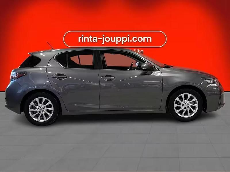 Käytetty Lexus CT200h 99 HP (72 kW) 2012