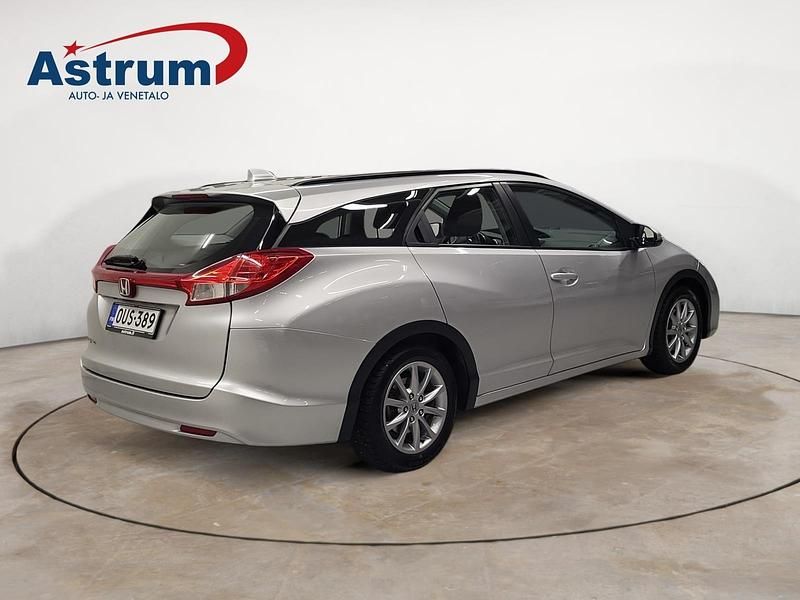 Käytetty Honda Civic 141 HP (103 kW) 2016 Harmaa Farmari