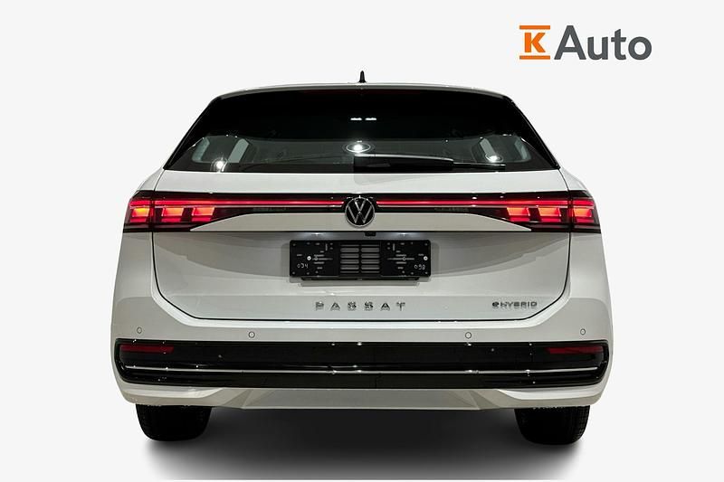 Käytetty VW Passat Business 272 HP (200 kW) 2025 Valkoinen Farmari