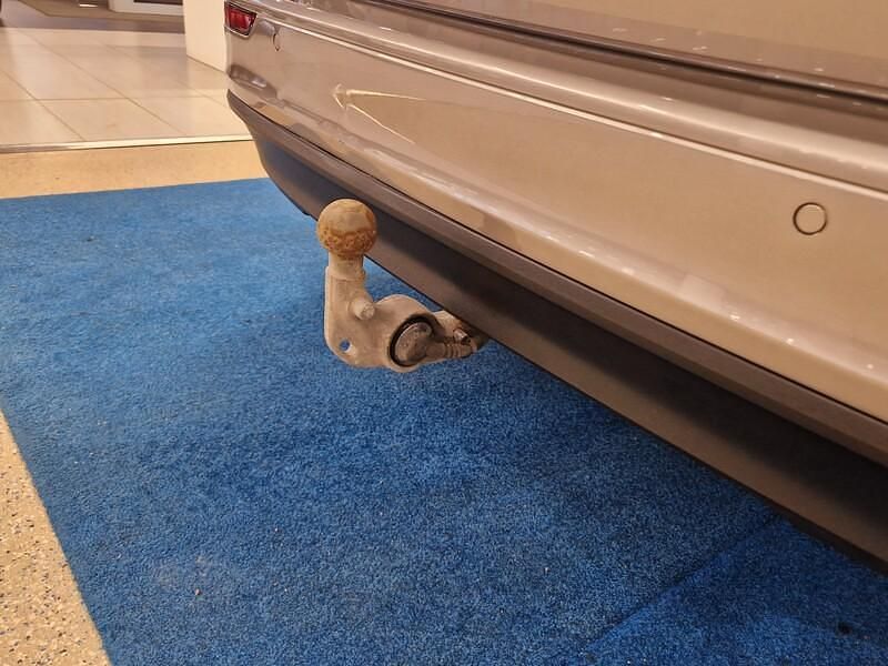 Käytetty Volvo V60 Momentum 150 HP (110 kW) 2019 Harmaa Farmari