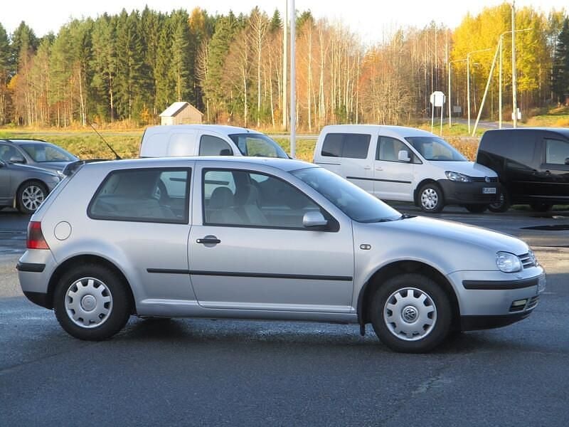 Hopea Käytetty 1999 VW Golf IV Viistoperä | 1 900 € (Perustarjous) - Kuva 1/4