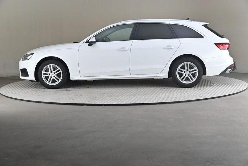 Käytetty Audi A4 136 HP (100 kW) 2023 Farmari