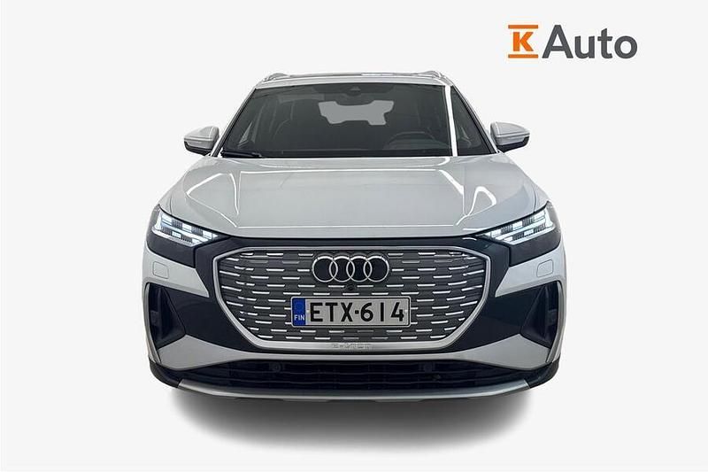 Käytetty Audi Q4 e-tron S-Line 219 kW (299 HP) 2022 Met. valkoinen Katumaasturi